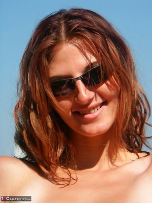 TAC Amateurs pleased to share with you xxx gallery with Vanessa showing beautiful body