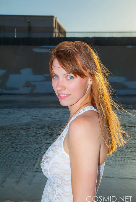 Cosmid invite you to explore a xxx photos with Jessica Fisher has a beautiful shape